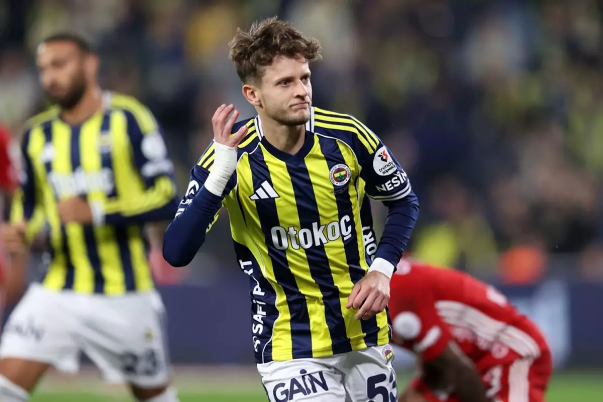 Rennes, Szymanski'yi Fenerbahçe'den Çıkararak Transfer Hamlesi Yapmak İstiyor