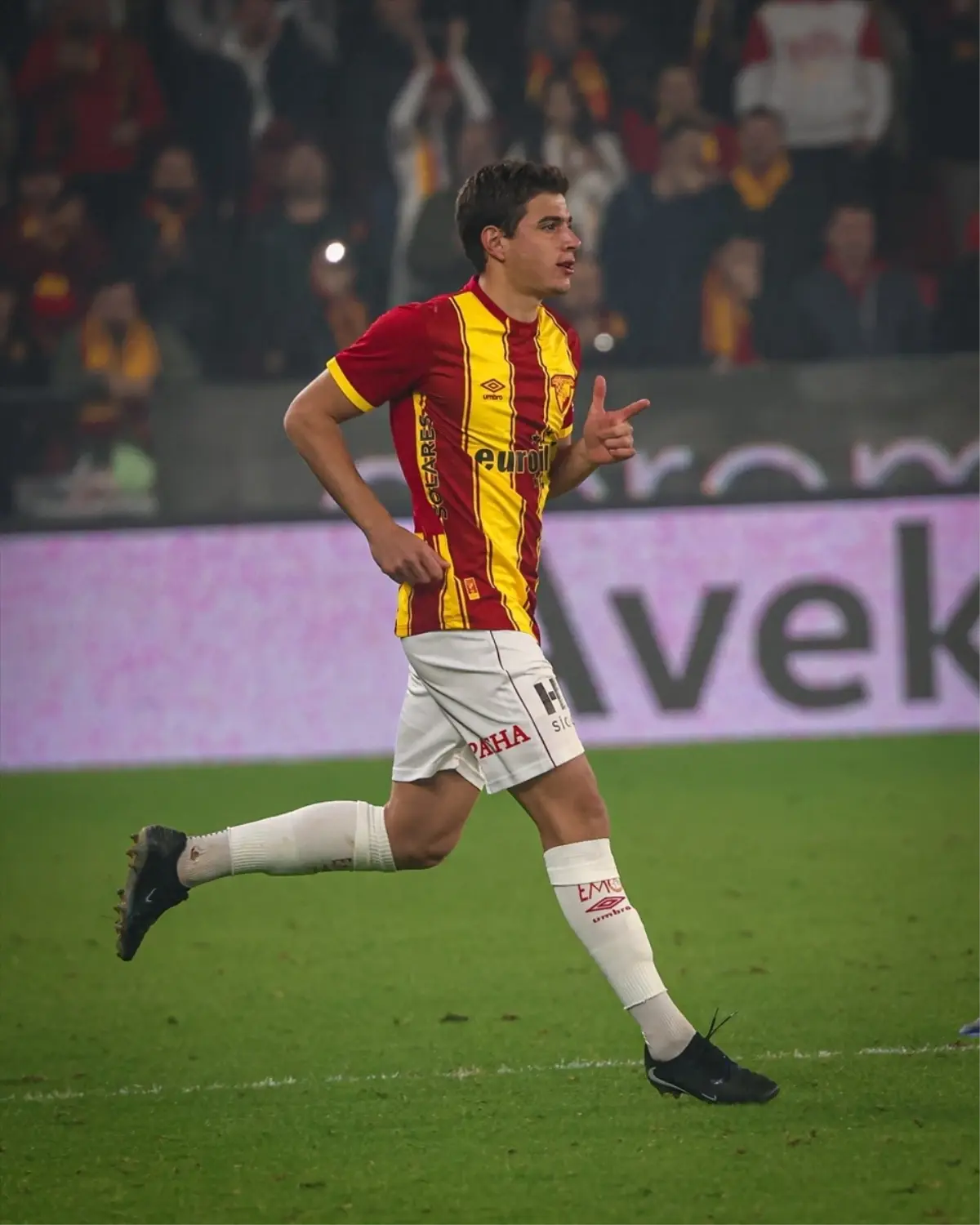 Göztepe, 19 Yaşındaki Yetenek Tibet Durakçay'ı Menemen FK'ya Kiraladı