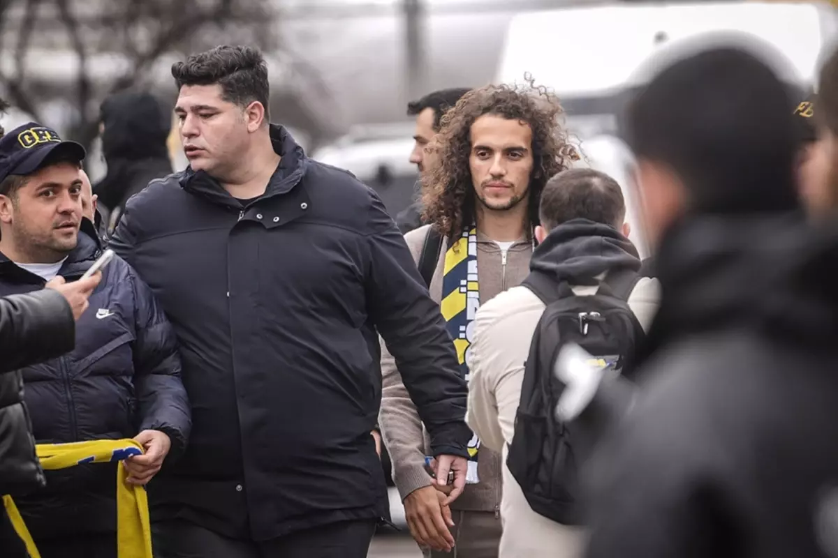 Guendouzi'nin Fenerbahçe formasıyla kapak fotoğrafı