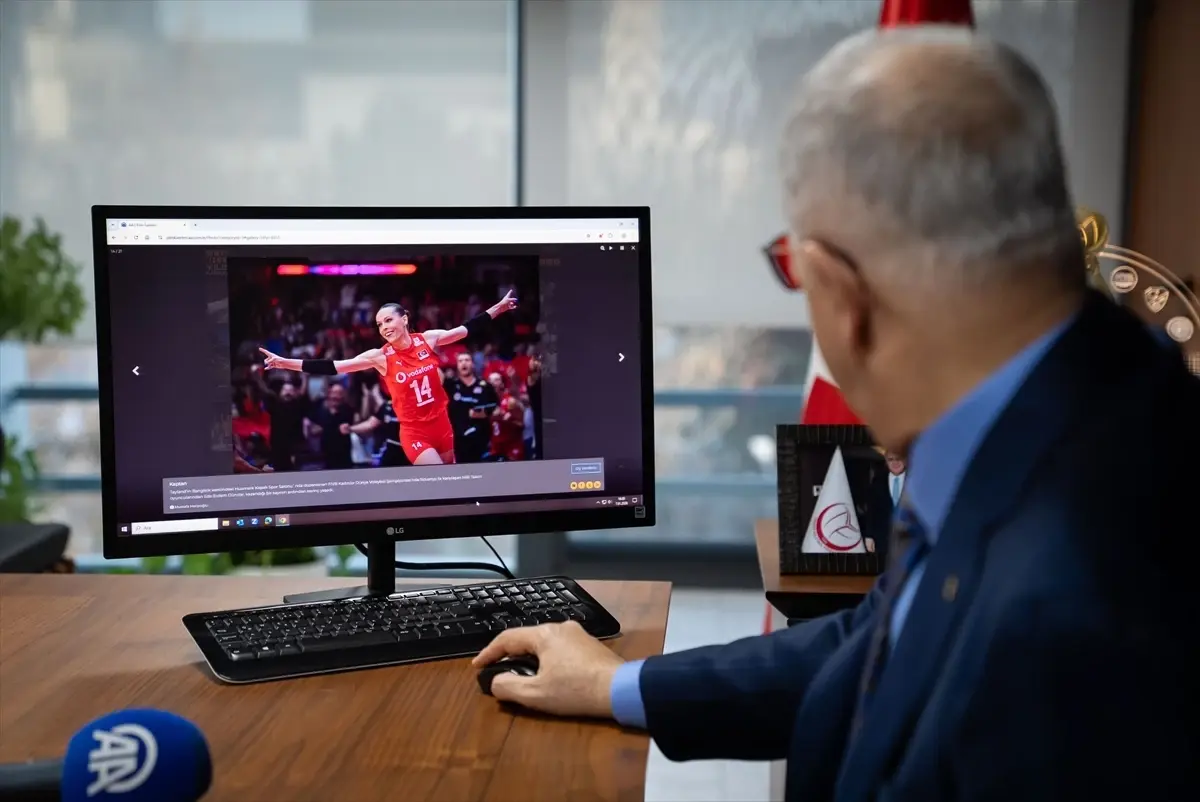 Türkiye Voleybol Federasyonu Başkanı Üstündağ, Yılın Kareleri Oylamasına Katıldı