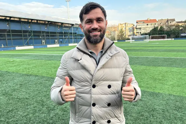 Van Dijk savunma yapıyor