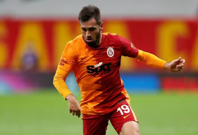 Ömer Bayram ve Van Dijk tribünlerde