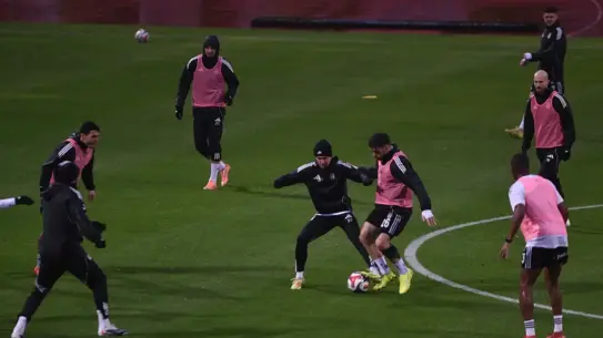 Beşiktaş, Antalya Kampında Cengiz Ünder'le Antrenmanını Tamamladı