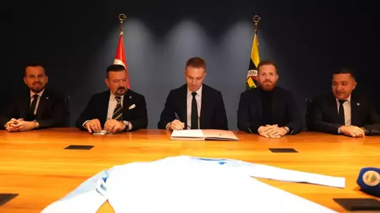 Mert Günok'un Fenerbahçe formasıyla antrenman görüntüsü