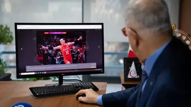 Üstündağ Yılın Kareleri Oylama Sahnesi