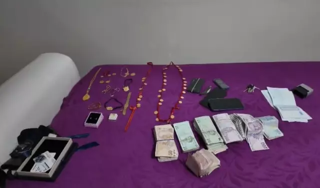 Gözaltına alınan şüpheliler