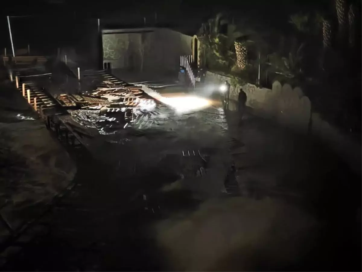 Kuşadası'nda Fırtına Sonrası İnşaat Kazası: 1 Ölü, 2 Yaralı