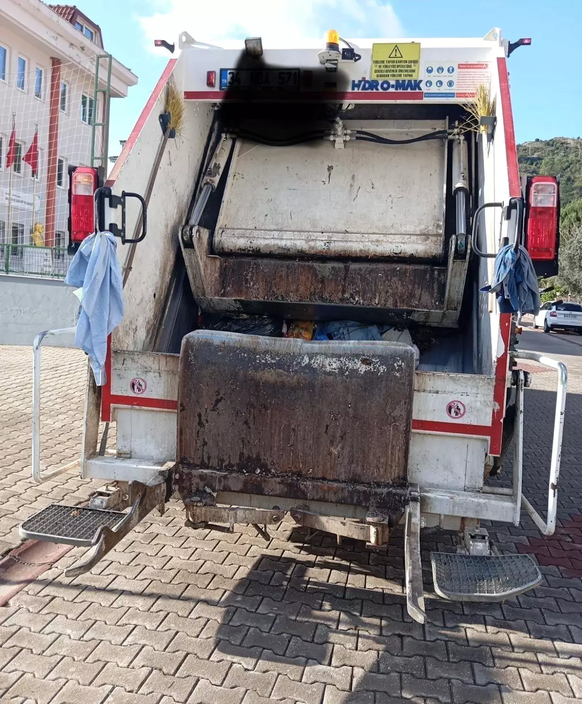 Marmaris’te 68 Yaşındaki Kadın Çöp Kamyonu Kazasında Hayatını Kaybetti