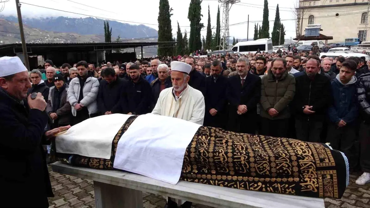 Trabzon’da Saç Ekimi Sırasında Fenalaşan Kişi Hayatını Kaybetti