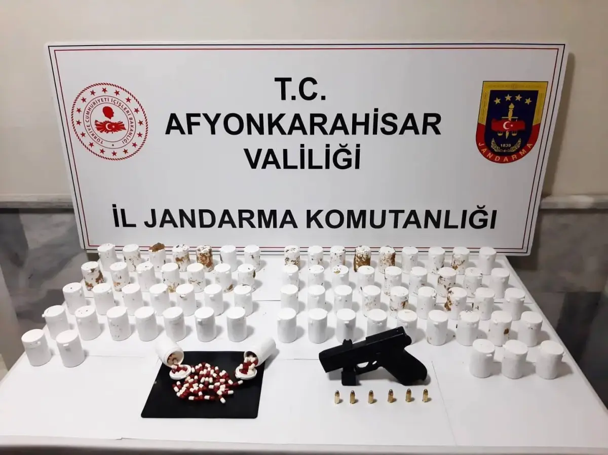 Afyonkarahisar’da Jandarma’dan Uyuşturucu ve Tabanca Operasyonu: 1 Kişi Tutuklandı