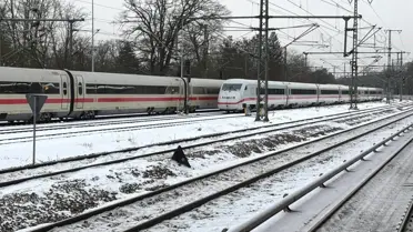 Kuzey Almanya’da Şiddetli Kar Fırtınası Ulaşımı Felç Etti: Tren ve Uçuşlar İptal