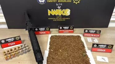 Operasyon sırasında ele geçirilen uyuşturucu maddeler ve ekipmanlar