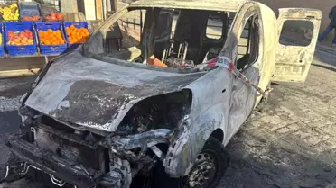 Beyoğlu'nda Ticari Araç Yangını Marketi Zarar Verdi, İtfaiye Hızla Söndürdü