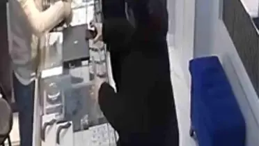 Bursa’da soygun anına dair kamera görüntüsü