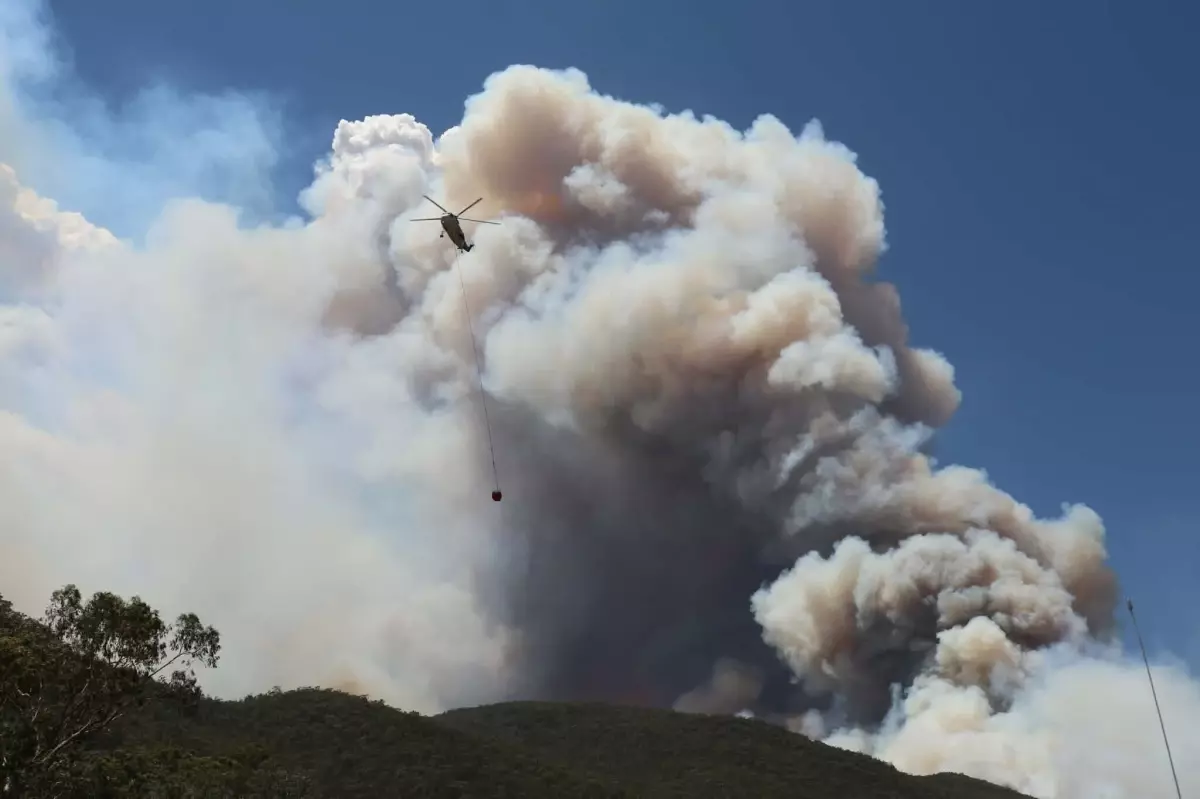 Victoria’da Şiddetli Orman Yangınları Ev Sahiplerini Tahliye Ettiriyor