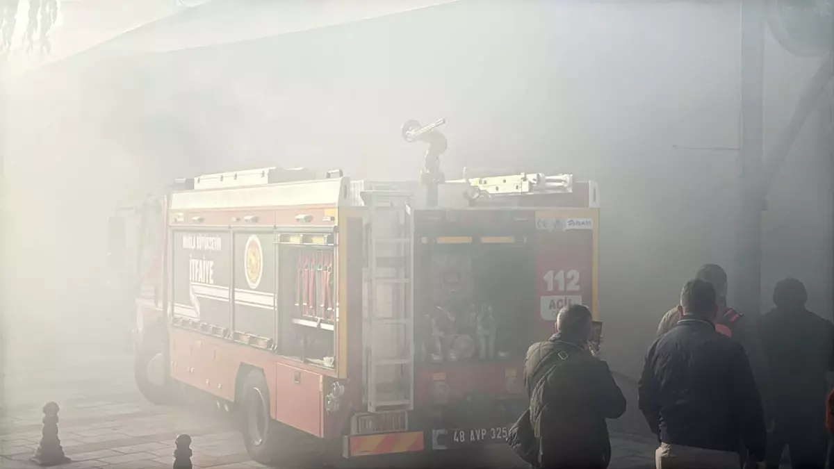 Bodrum’da Giyim Mağazası Deposu Yangın Yakaladı: İtfaiye Hızlı Müdahale Etti