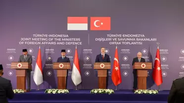 Savunma bakanı Yaşar Güler