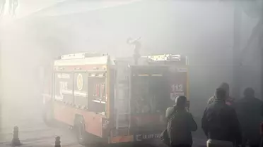 İtfaiye ekiplerinin yangını söndürmesi