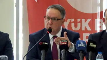 Ekrem Alfatlı medya önünde