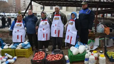 Gülnar Pazarında yaka kartı ve önlük dağıtımı