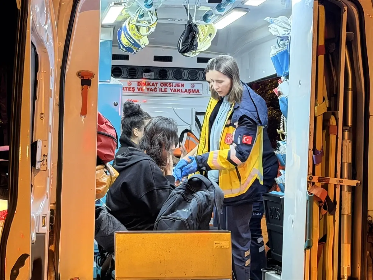 Alanya’da Personel Lojmanında Çıkan Yangın 3 Kişiyi Dumanla Hastalttı