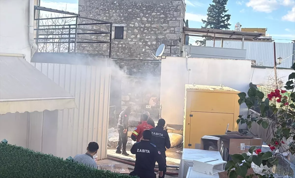 Bodrum’da Giyim Mağazası Geri Dönüşüm Deposu Yangını Kontrol Altına Alındı