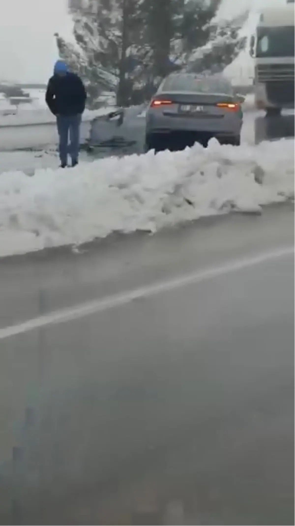 Diyarbakır-Bismil Karayolunda Zincirleme Trafik Kazası: 4 Yaralı