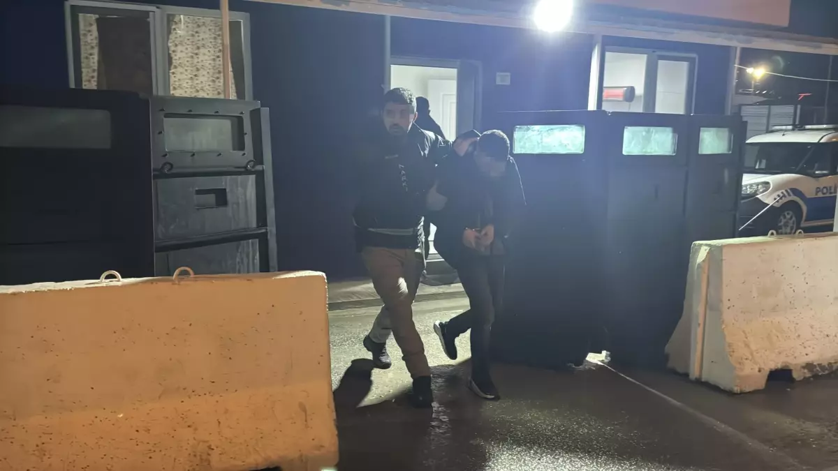 Kütahya’da Kamyonette Yakalanan 40 Kg Esrar: 2 Şüpheli Gözaltında