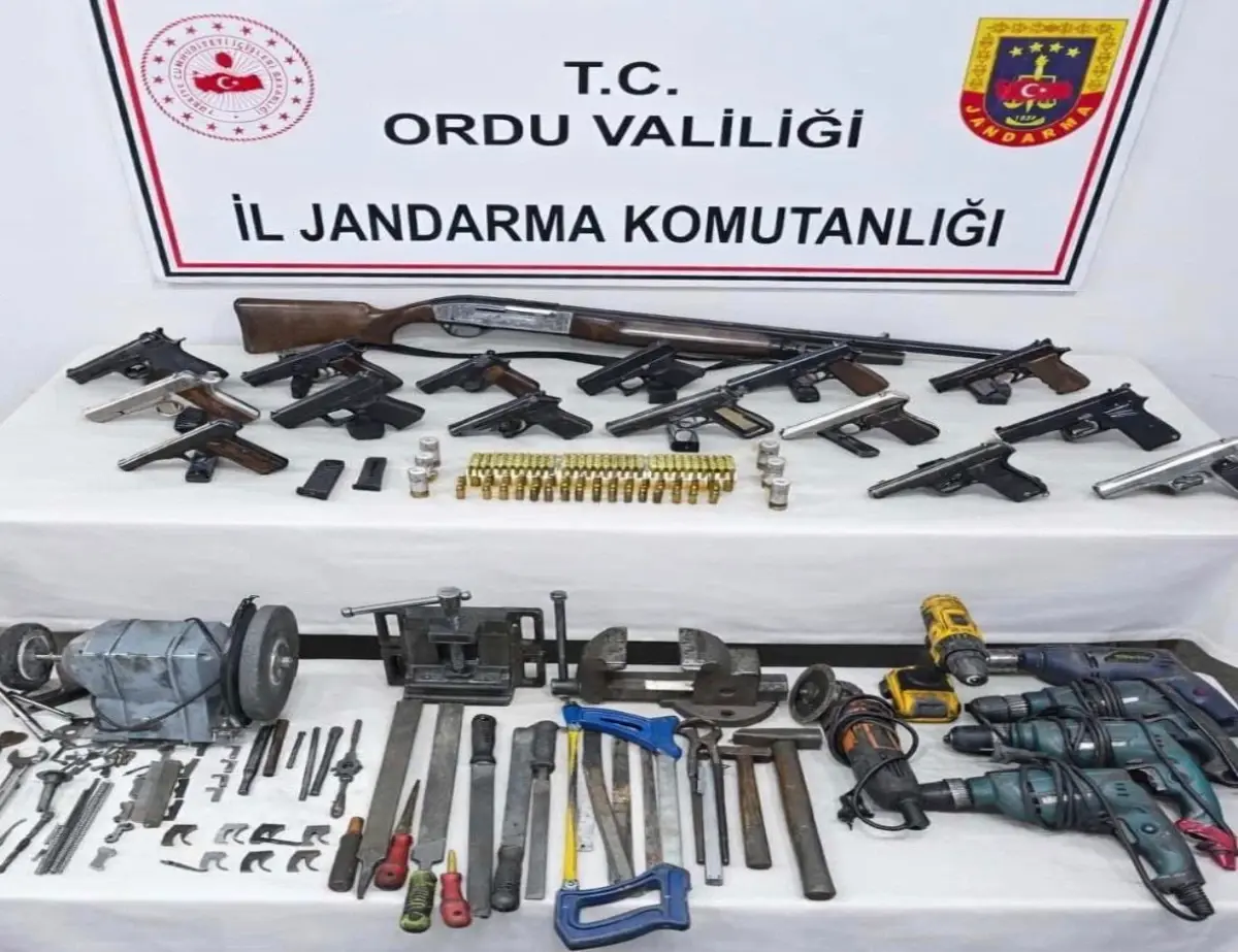 Ordu’da 15 Ruhsatsız Tabanca Ele Geçirildi: Şüpheli Tutuklandı