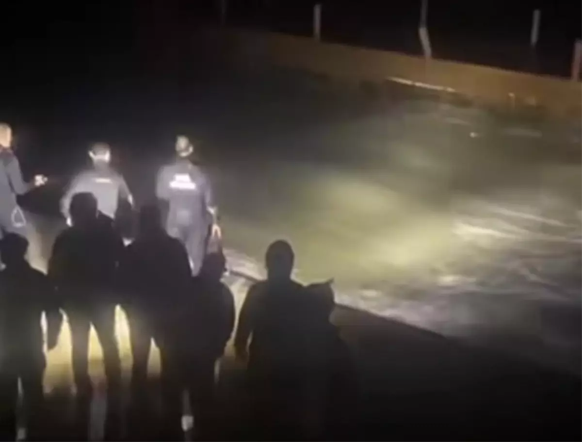 Kuşadası'nda Fırtına: Çöken Otel İskelede 1 Ölü, 2 Yaralı, İnşaat Firması Sahibi Tutuklandı