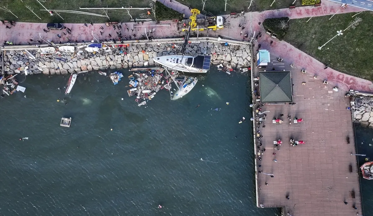 İstanbul’da Şiddetli Yağış ve Fırtına Sonrası Kurtarma Çalışmaları