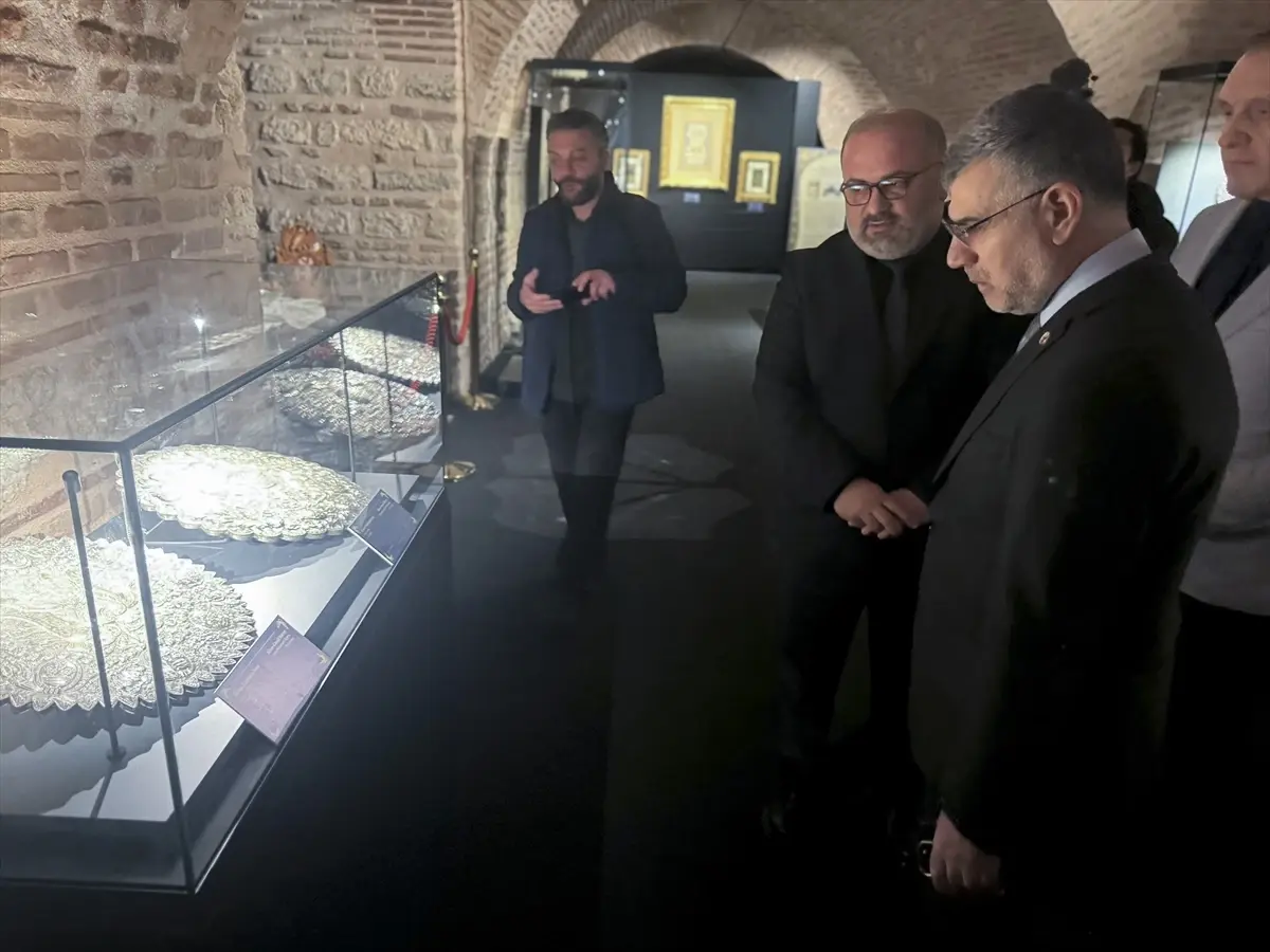 Sedef Alp'in Yeni Koleksiyonunda Geleneksel Tezhipin Modern Yorumları