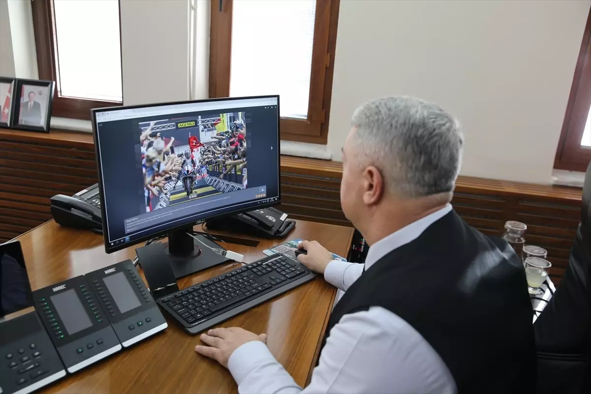 Jandarma Komutanı Özkul, AA’nın Yılın Kareleri Fotoğraf Yarışmasında Oy Kullanımına Katıldı