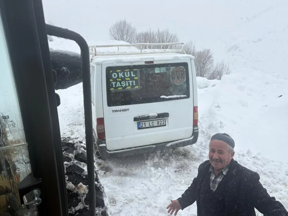Şirvan’da Kar Fırtınası Öğrenci Servisini Mahsur Bıraktı, Ekipler Zamanında Müdahale Etti