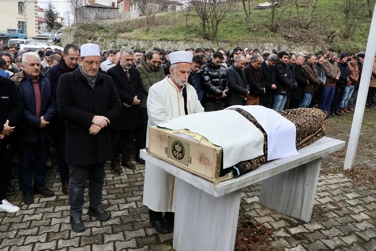 Trabzon’da Saç Ekimi Sırasında Yaşanan Trajik Olay: Temel Altuntaş Hayatını Kaybetti