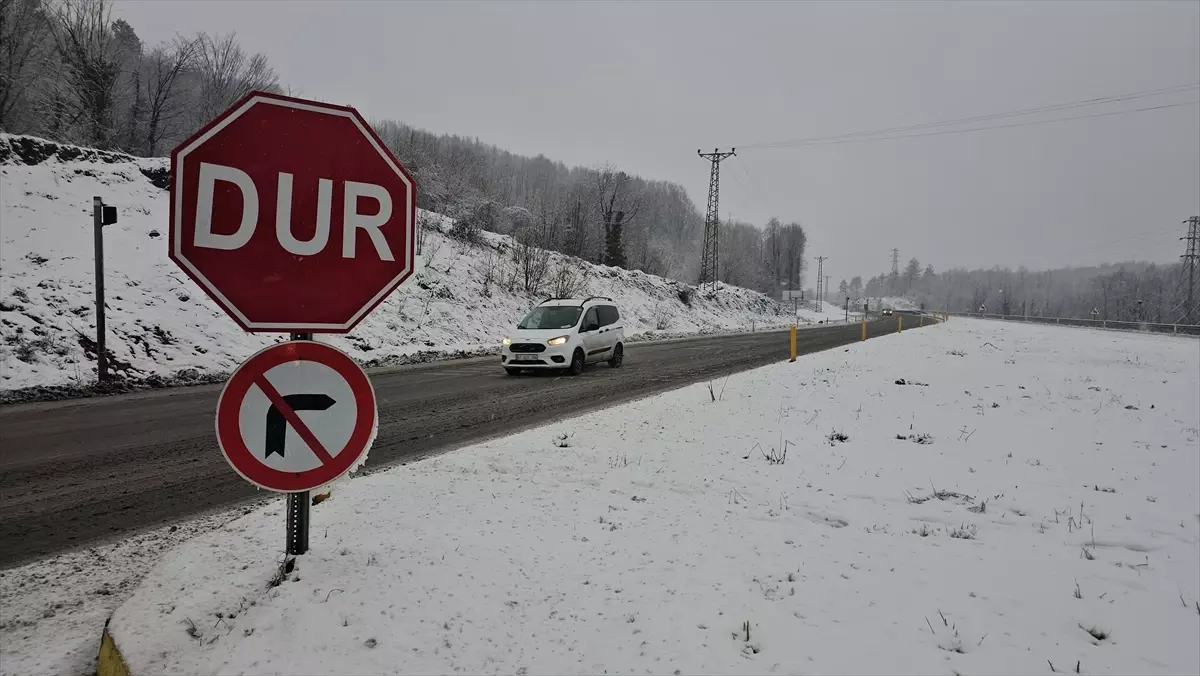 Kuzeyde Şiddetli Kar Yağışı Ulaşımı Zorlaştırdı