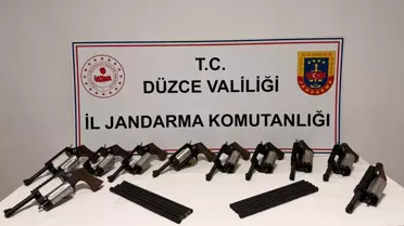Ele geçirilen el yapımı tabancalar