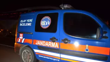 Çatıdan düşen enkaz parçaları