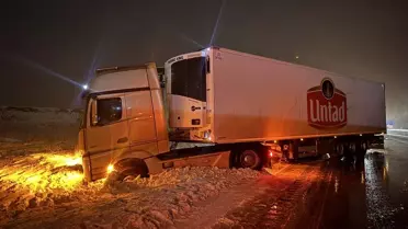 Kayseri-Malatya Karayolunda Buzlu Şartlar Birçok Kazaya Yol Açtı