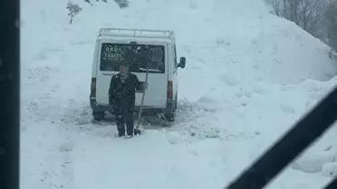 Kurtarılan öğrenci minibüsü