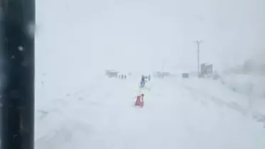 Çığ riski altında Van-Çatak yolu