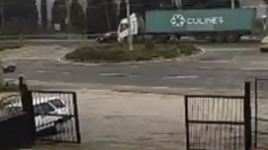 Turgutlu’da Ağır Trafik Kazası: Otomobil TIR ile Çarpıştı