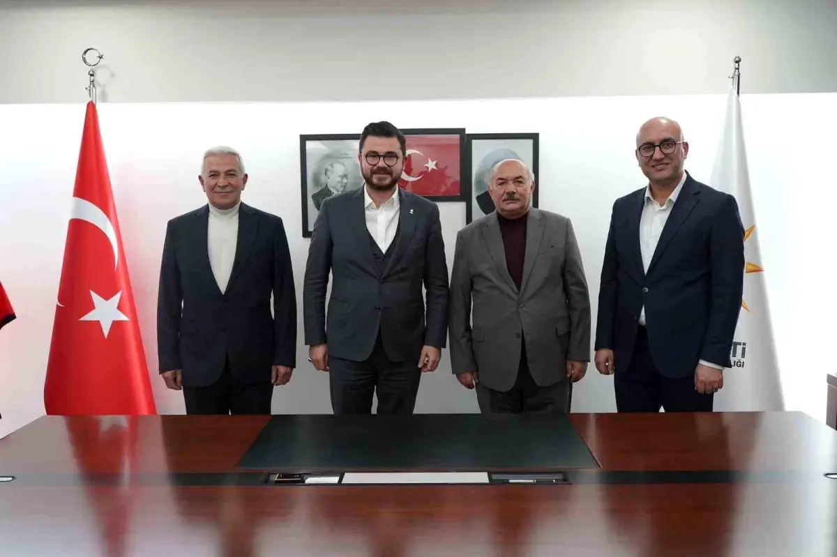 Kayseri'de AK Parti, Üç İlçe Başkanını Görevden Aldı