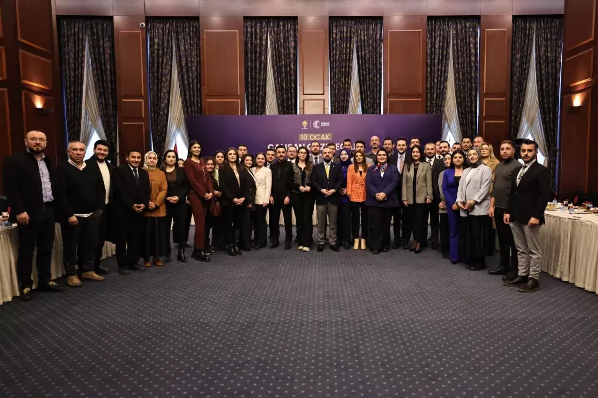 AK Parti'nin Medya Yaklaşımı: Faruk Acar Gerçeği Yansıtacak Gazeteciliği Destekliyor