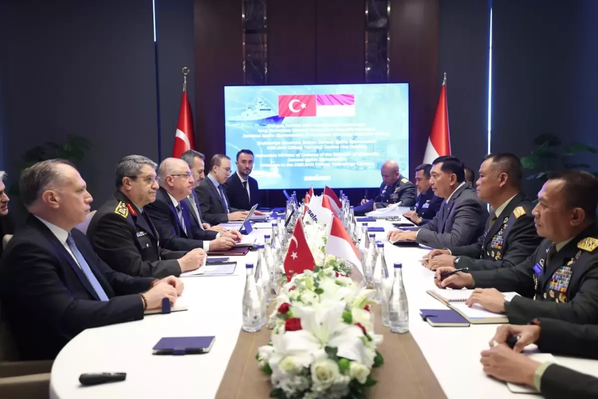 Savunma Bakanı Yaşar Güler, Endonezya Savunma Bakanı ile ASELSAN Tesisinde Görüştü