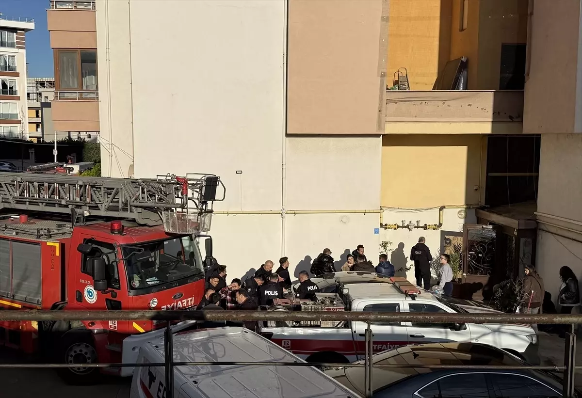 Tekirdağ’da Yangın Ortasında Bıçaklanmış 70 Yaşındaki Kadın Şokta