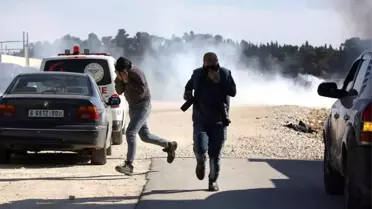 İsrail askerleri Nablus'ta ev yıkıyor