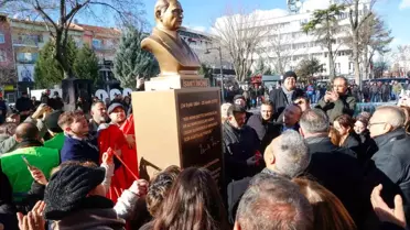 İsmet İnönü büstünün yakın çekim görüntüsü