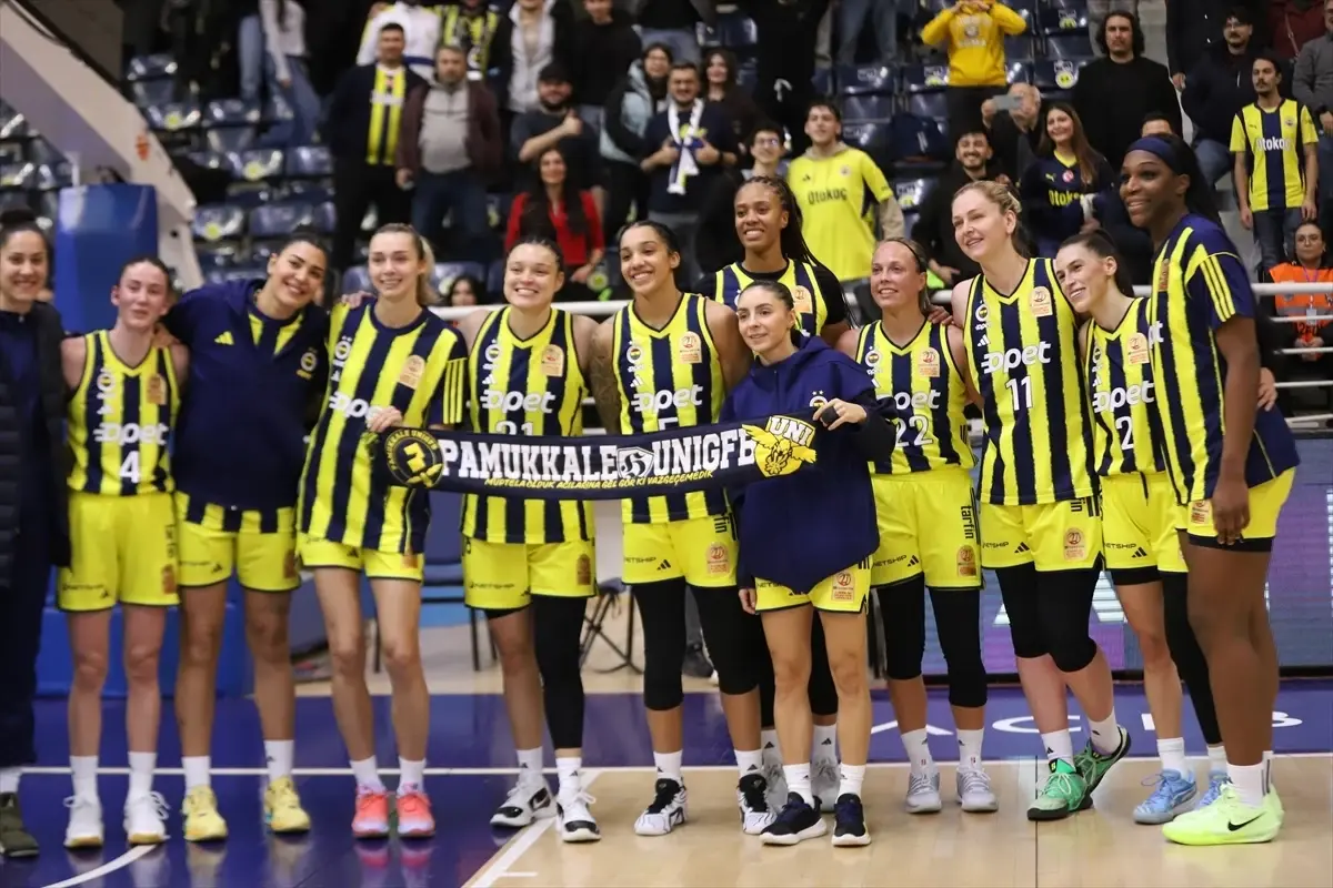 Fenerbahçe Opet, Çimsa ÇBK Mersin'i Geçerek Finalde Buluştu