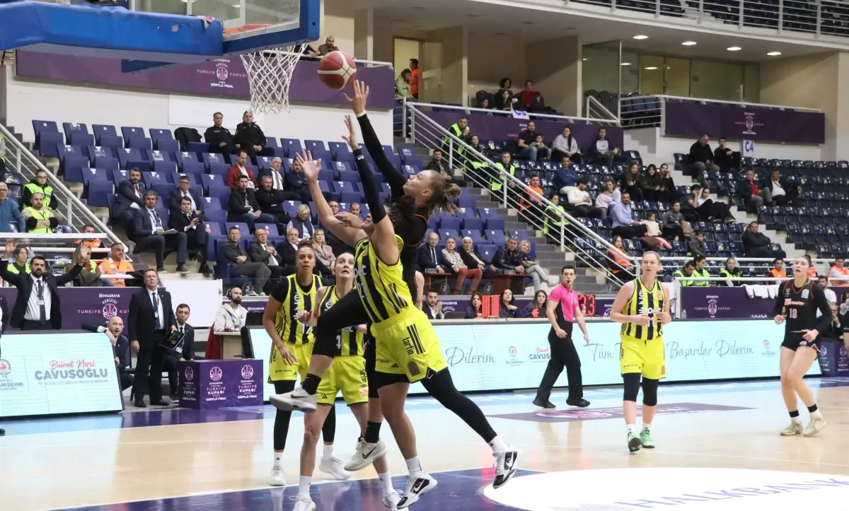 Fenerbahçe Opet, Halkbank Kadınlar Türkiye Kupası’nda Finale Yükseldi